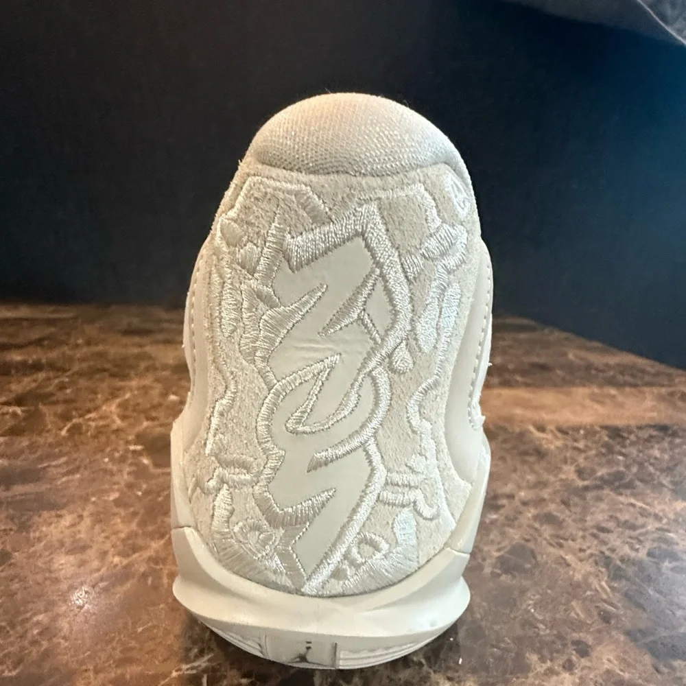 Nike. Air Jordan Zion 3 M.U.D. SE 'Light Bone'. Size 6.5.